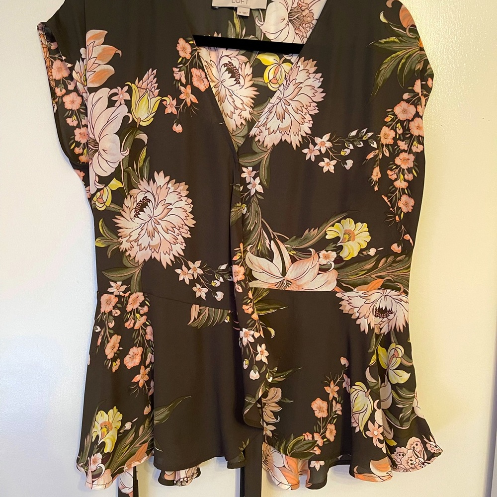Loft,size medium side tie top. Super cute